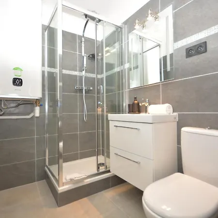 1 Bedroom Rdc - Sacre Coeur Parigi